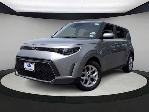 Used 2024 Kia Soul LX w/ Option Group 015 FWD image 1
