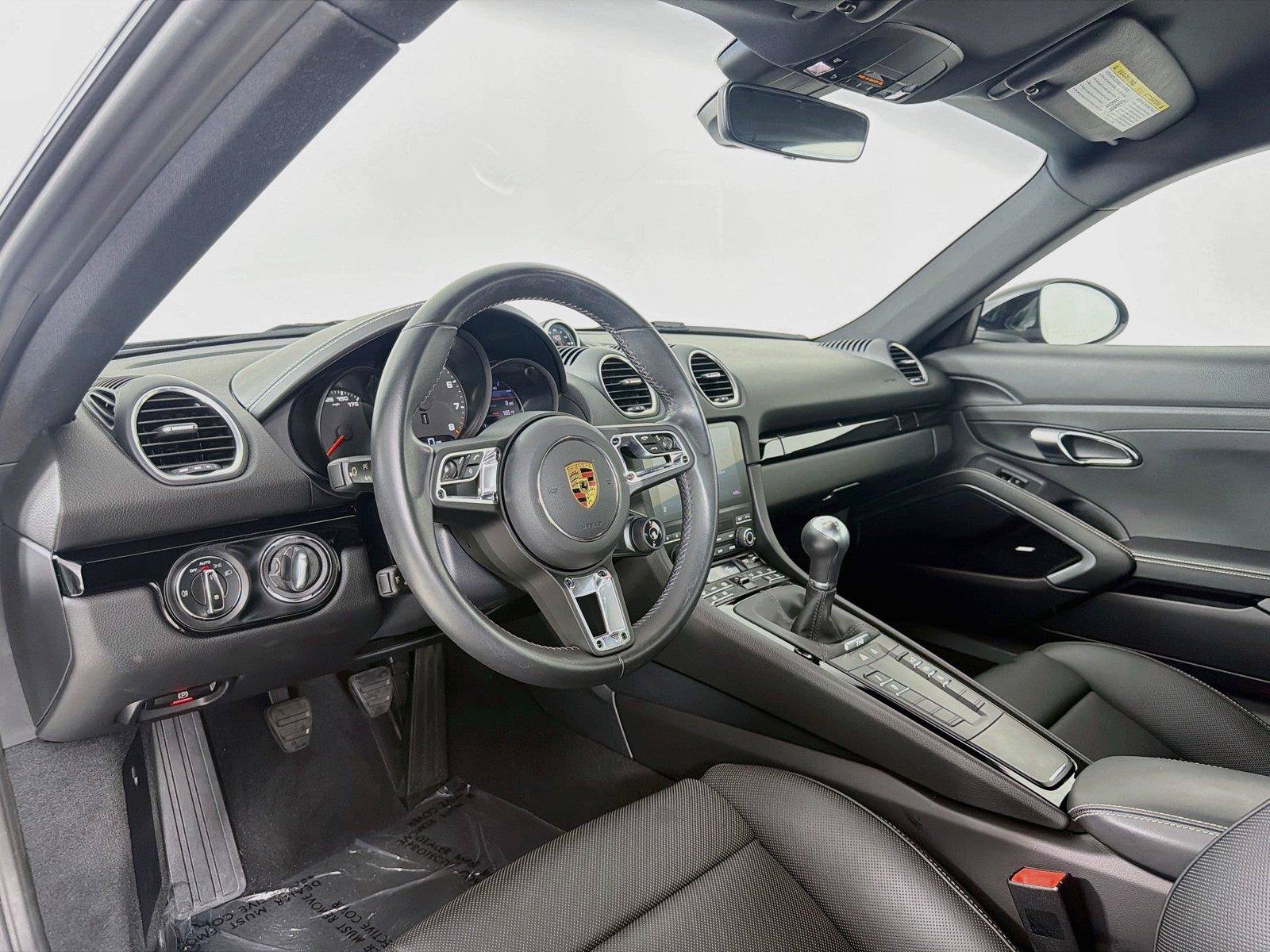 Used 2024 Porsche 718 Cayman RWD image 4