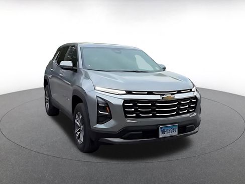 Used 2025 Chevrolet Equinox LT FWD image 3