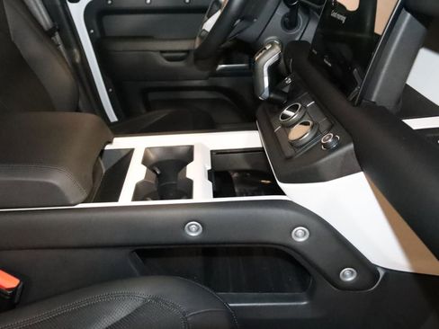 Used 2025 Land Rover Defender 110 S image 65