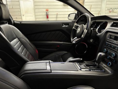 Used 2014 Ford Mustang GT Premium w/ Comfort Package RWD image 26