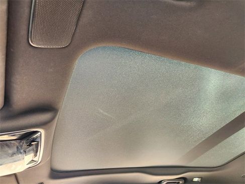 Used 2025 Land Rover Range Rover Velar Dynamic SE image 24