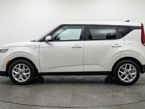 Used 2025 Kia Soul LX w/ LX Technology Package image 5