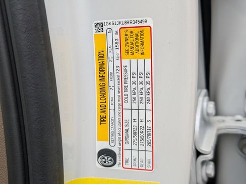 Used 2024 GMC Yukon XL Denali w/ Advanced Technology Package image 43