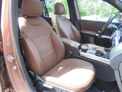 Used 2022 Mercedes-Benz GLB 250 4MATIC image 9