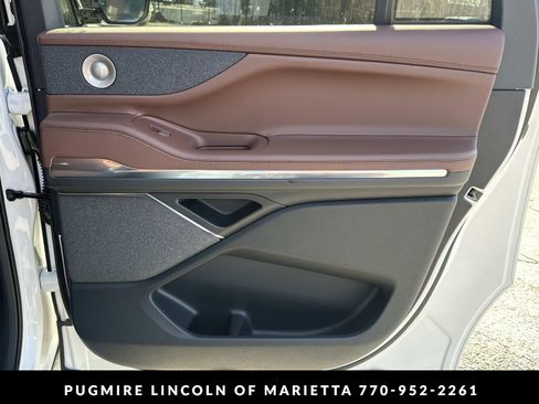 New 2026 Lincoln Navigator L Reserve AWD/4WD image 16