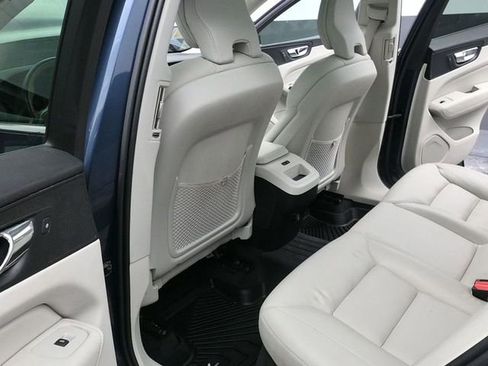 Used 2019 Volvo XC60 T6 Momentum w/ Advanced Package image 15