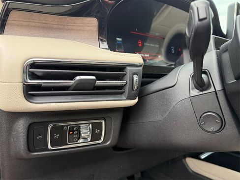 Used 2025 Lincoln Corsair Reserve w/ Equipment Group 202A image 18