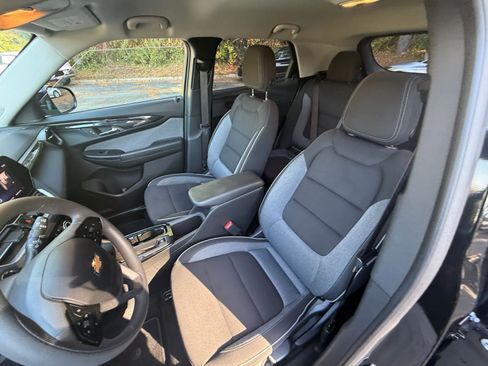 Used 2025 Chevrolet TrailBlazer LT image 36