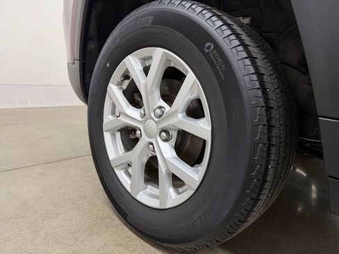 Used 2023 Jeep Grand Cherokee Limited AWD/4WD image 9
