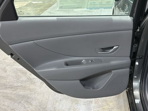 Used 2025 Hyundai Elantra Hybrid FWD image 20
