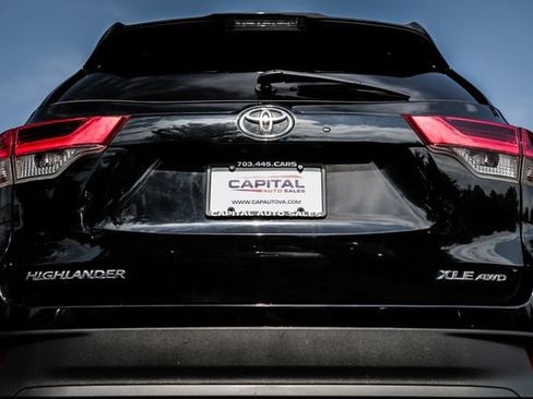 Used 2019 Toyota Highlander XLE AWD/4WD image 24