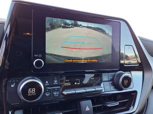 Used 2023 Toyota Highlander XLE image 13