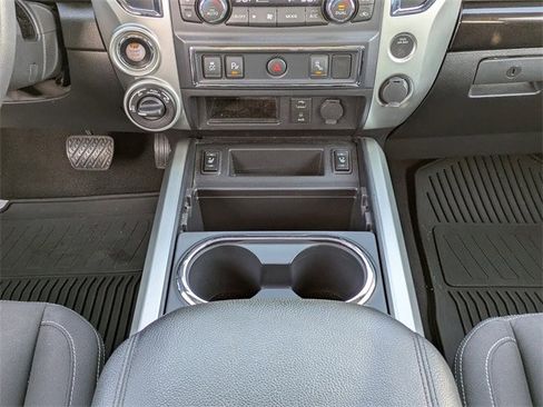 Used 2018 Nissan Titan SV w/ SV Convenience Package image 20