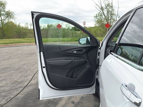 Used 2024 Chevrolet Equinox Premier AWD/4WD image 10