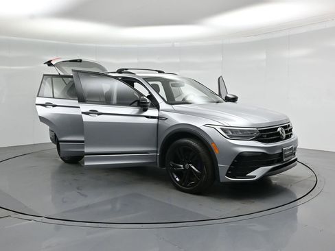 Used 2023 Volkswagen Tiguan SE R-Line image 28