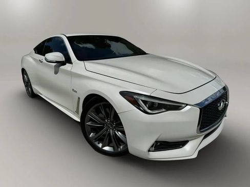 Used 2018 INFINITI Q60 Red Sport 400 w/ Sensory Package 3.0T Sport RWD image 9