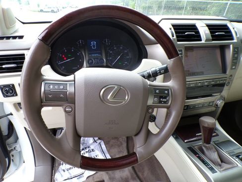 Used 2014 Lexus GX 460 w/ Premium Package AWD/4WD image 12