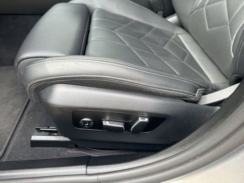 Used 2024 BMW 530i image 11