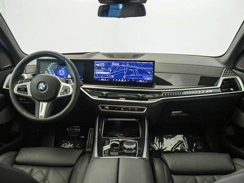Used 2025 BMW X5 sDrive40i w/ M Sport Package RWD image 14