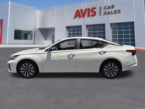 Used 2025 Nissan Altima 2.5 SV AWD/4WD image 10