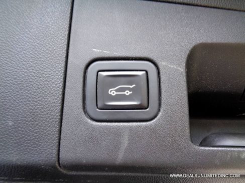 Used 2019 Cadillac XT5 Luxury w/ LPO, Radiant Package AWD/4WD image 22
