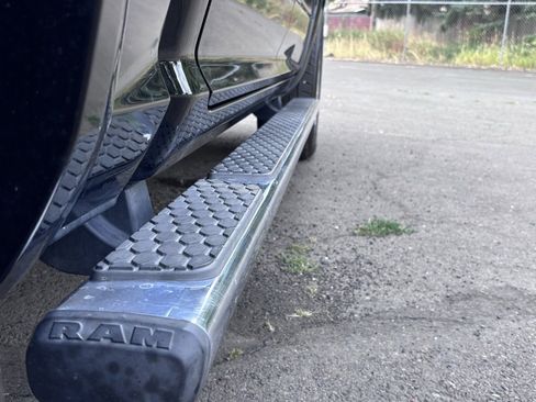 Used 2015 RAM 1500 Laramie w/ Convenience Group image 12