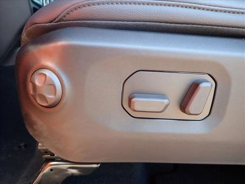 New 2025 Jeep Gladiator Sport image 11