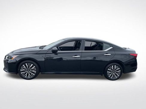 Used 2024 Nissan Altima 2.5 SV FWD image 2