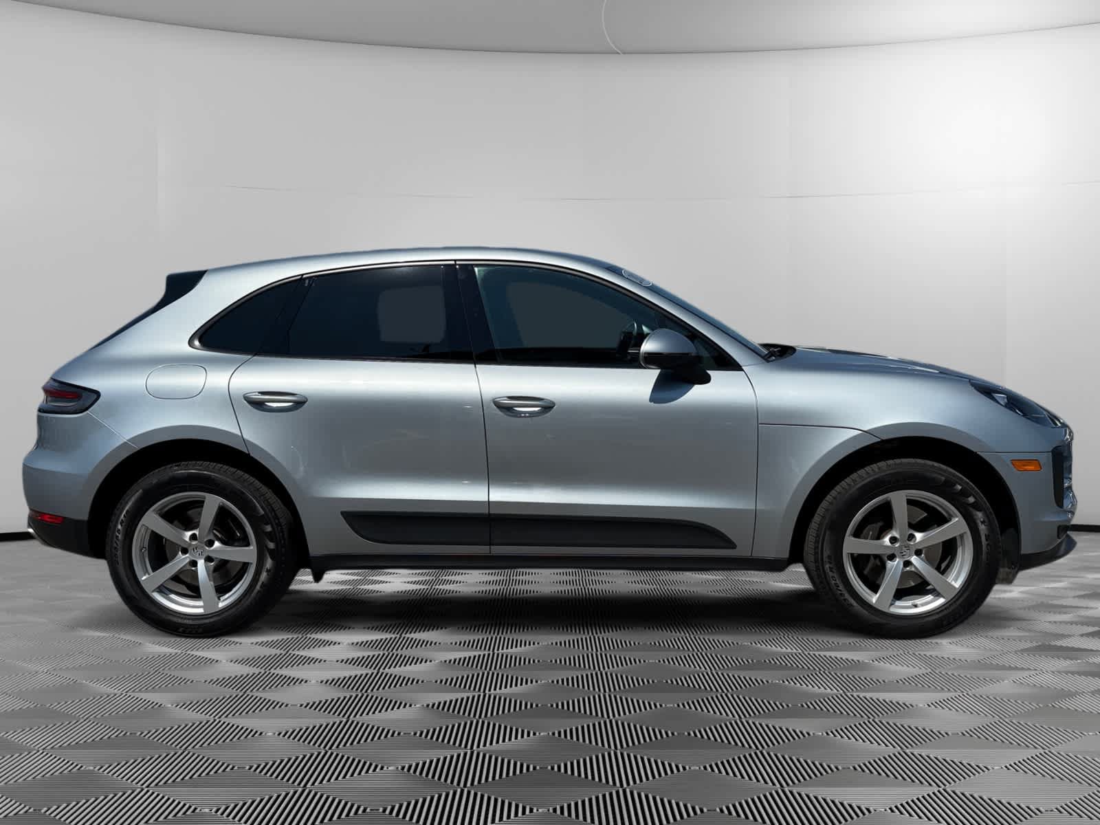 Used 2020 Porsche Macan AWD/4WD image 6