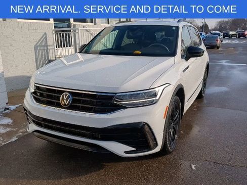 Used 2022 Volkswagen Tiguan SE R-Line image 13