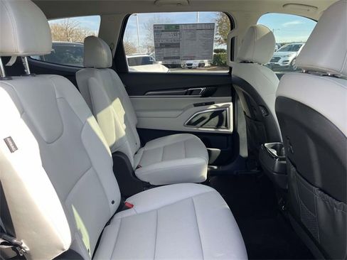 New 2025 Kia Telluride S image 22