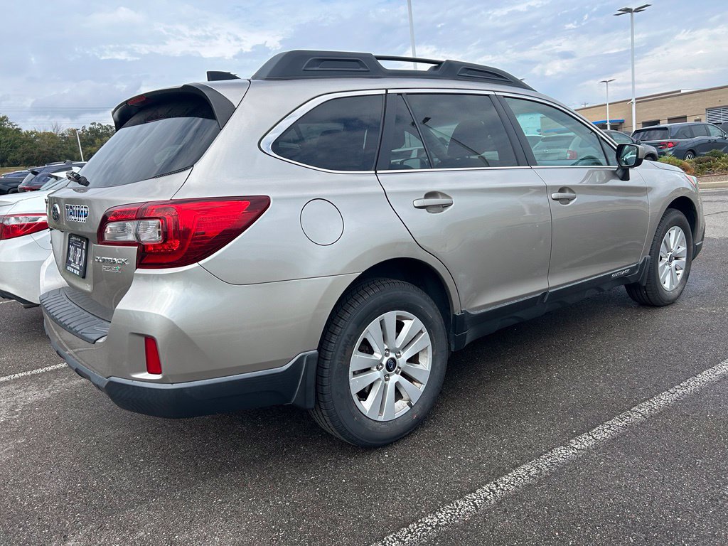 Used 2016 Subaru Outback 2.5i Premium AWD/4WD image 3