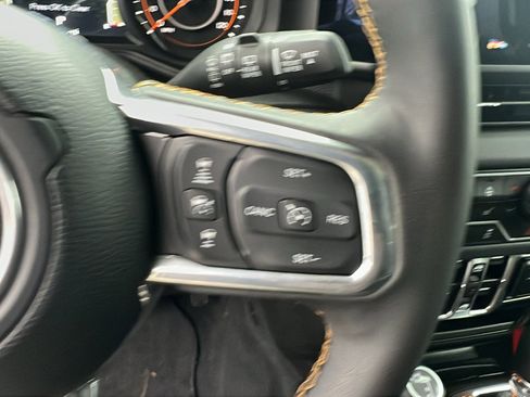 Used 2025 Jeep Wrangler Sahara image 28