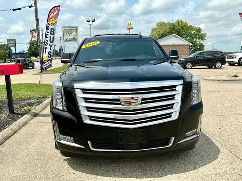 Used 2016 Cadillac Escalade Platinum AWD/4WD image 2