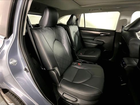 Used 2021 Toyota Highlander Platinum image 19