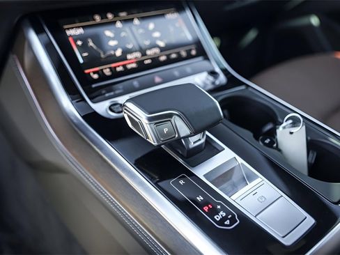 Used 2025 Audi Q8 Premium Plus image 22