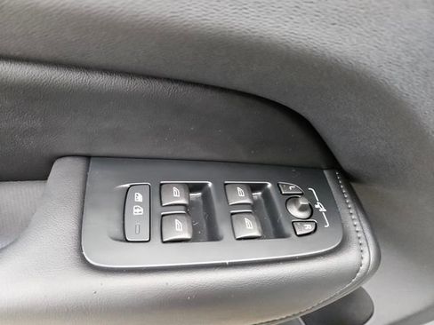 Certified 2025 Volvo XC60 B5 Plus image 17