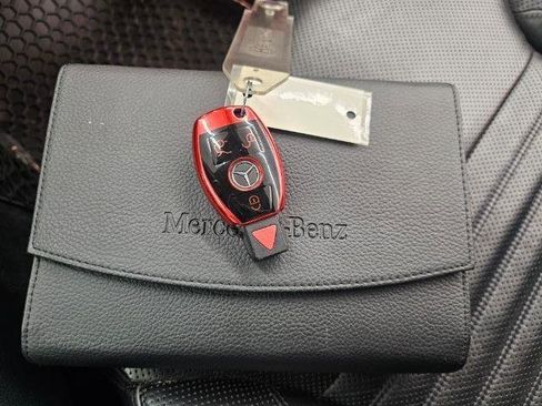 Used 2013 Mercedes-Benz SL 550 image 32