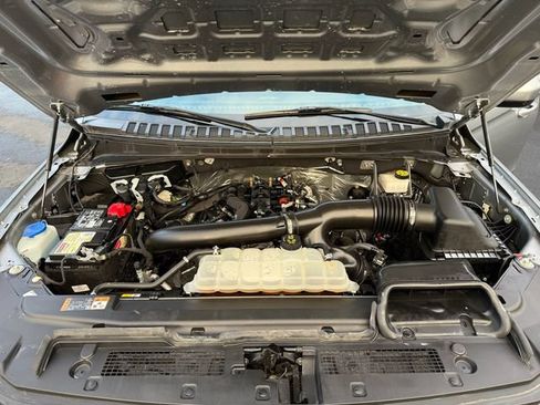 Used 2024 Ford Expedition XLT AWD/4WD image 34