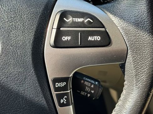 Used 2011 Toyota Highlander Limited w/ Tow Pkg FWD image 22