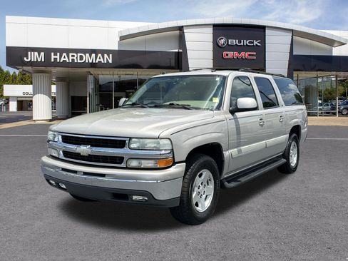 Used 2004 Chevrolet Suburban LT w/ Preferred Equipment Group RWD image 3