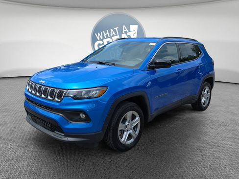 Used 2023 Jeep Compass Latitude w/ Convenience Group AWD/4WD image 8