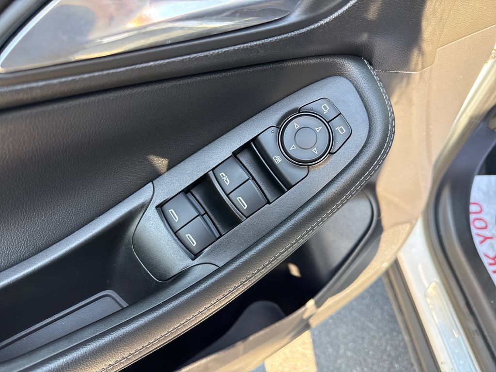 Used 2022 Buick Encore GX Select AWD/4WD image 24