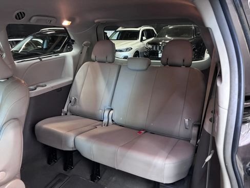 Used 2019 Toyota Sienna XLE w/ XLE Navigation Package AWD/4WD image 22
