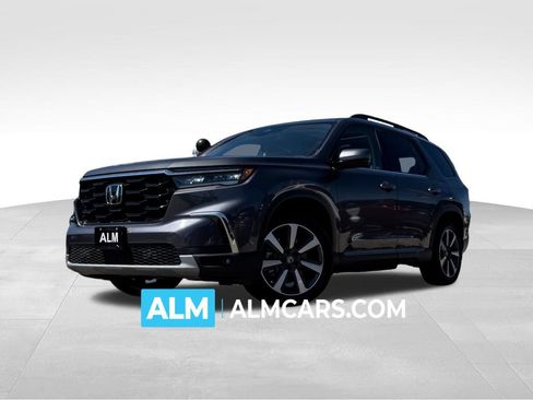 Used 2024 Honda Pilot Touring image 1