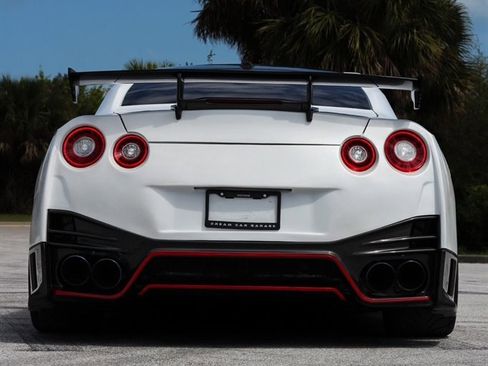 Used 2013 Nissan GT-R Premium image 7