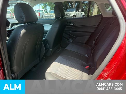 Used 2025 Chevrolet Trax LT FWD image 12