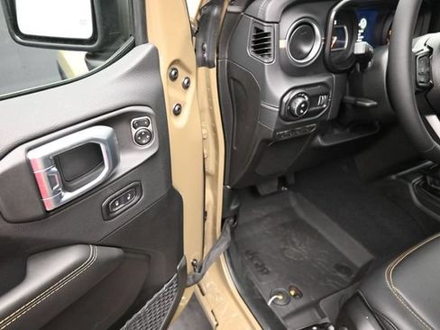 New 2026 Jeep Gladiator Sport AWD/4WD image 8
