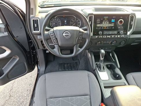 Used 2025 Nissan Frontier SV RWD image 12